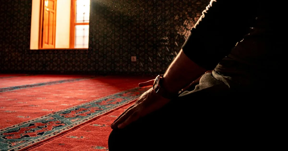 Tersalah Baca Tahiyat Akhir Ketika Duduk Tahiyat Awal Apa Hukumnya?