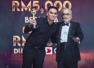 “Al-Fatihah Buat Arwah Abah”, Hampir Batal Ke ASA 2026, Azhan Rani Dedikasi Trofi Buat Ibu & Arwah Bapa Azhan Rani